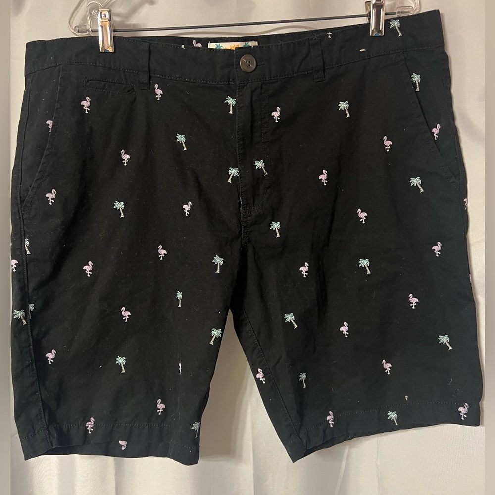 Black Patterned urban Heritage Resort Men's Shorts. Size 38. Washed & never worn